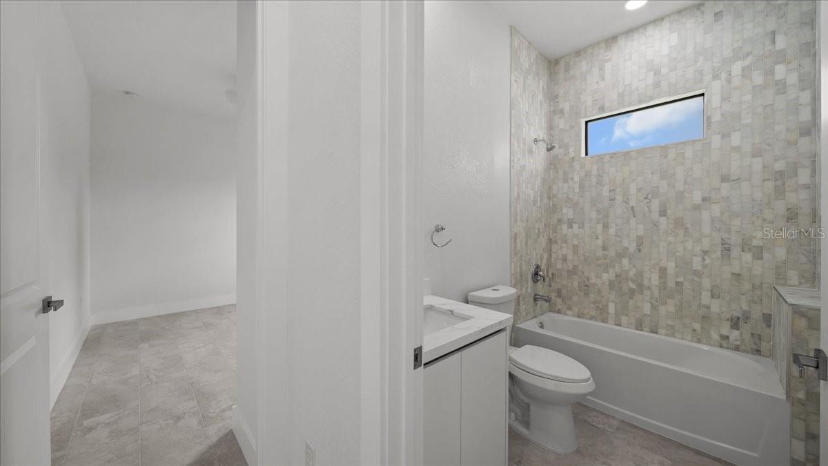 Listing photo id 34 for 9 Tee View Road