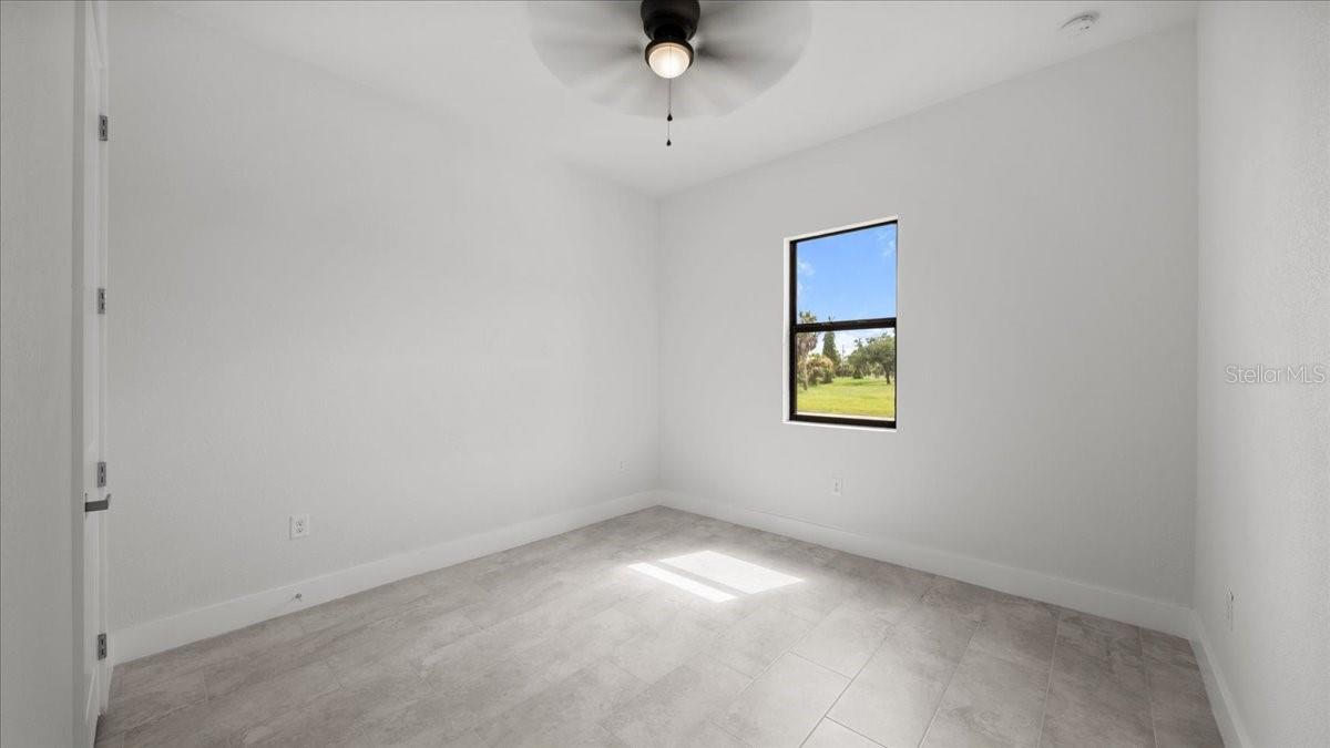 Listing photo id 35 for 9 Tee View Road