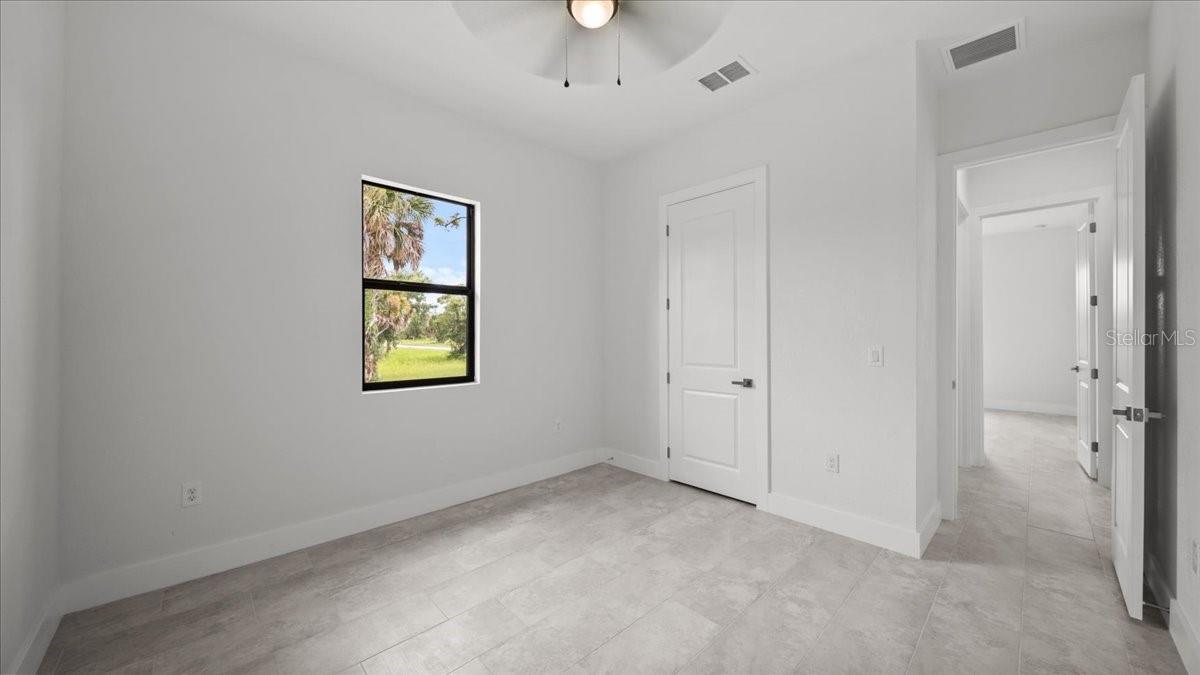 Listing photo id 38 for 9 Tee View Road