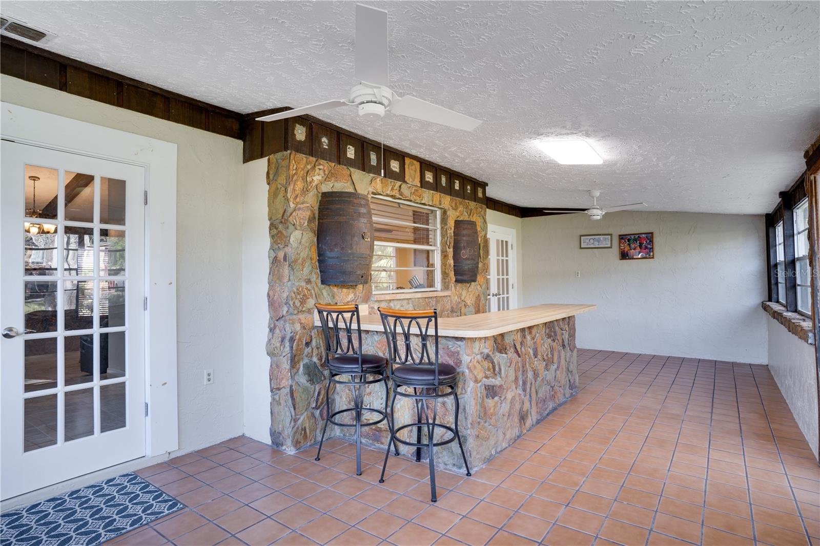 Listing photo id 27 for 3416 70th Street