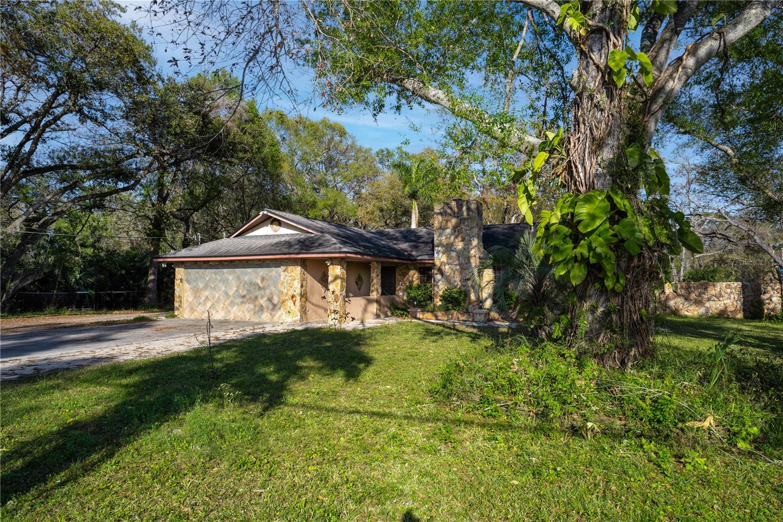 Listing photo id 1 for 3416 70th Street