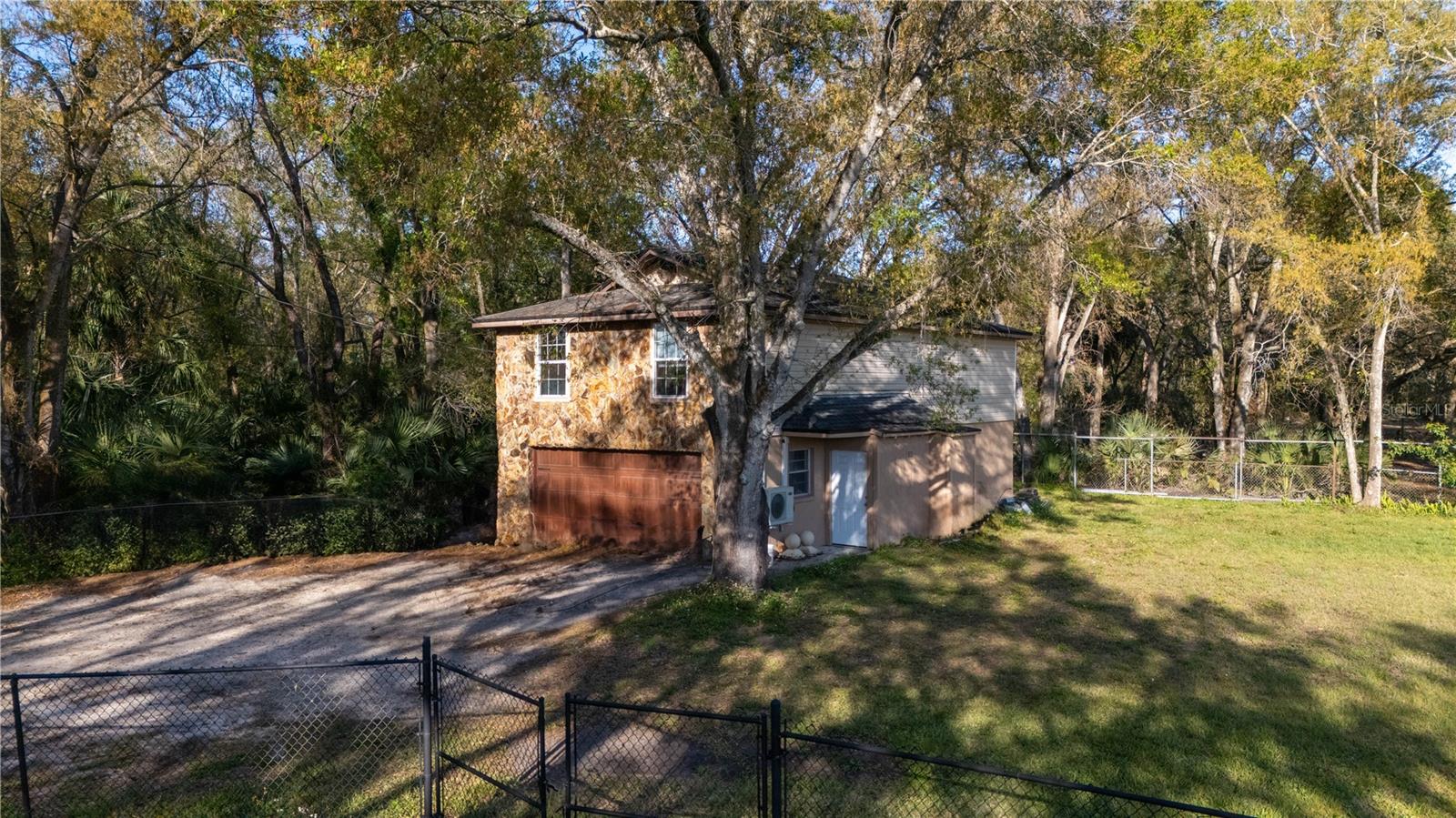 Listing photo id 3 for 3416 70th Street