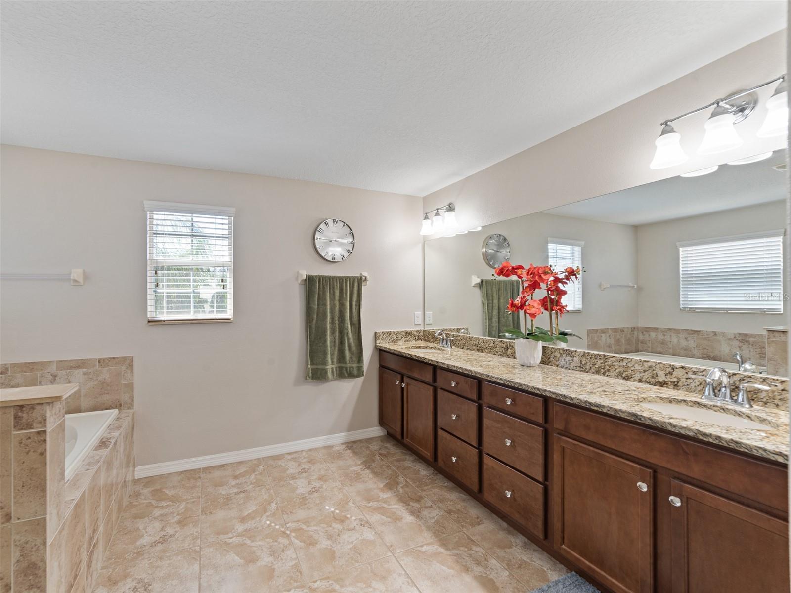 Listing photo id 28 for 12310 Juniper Field Court