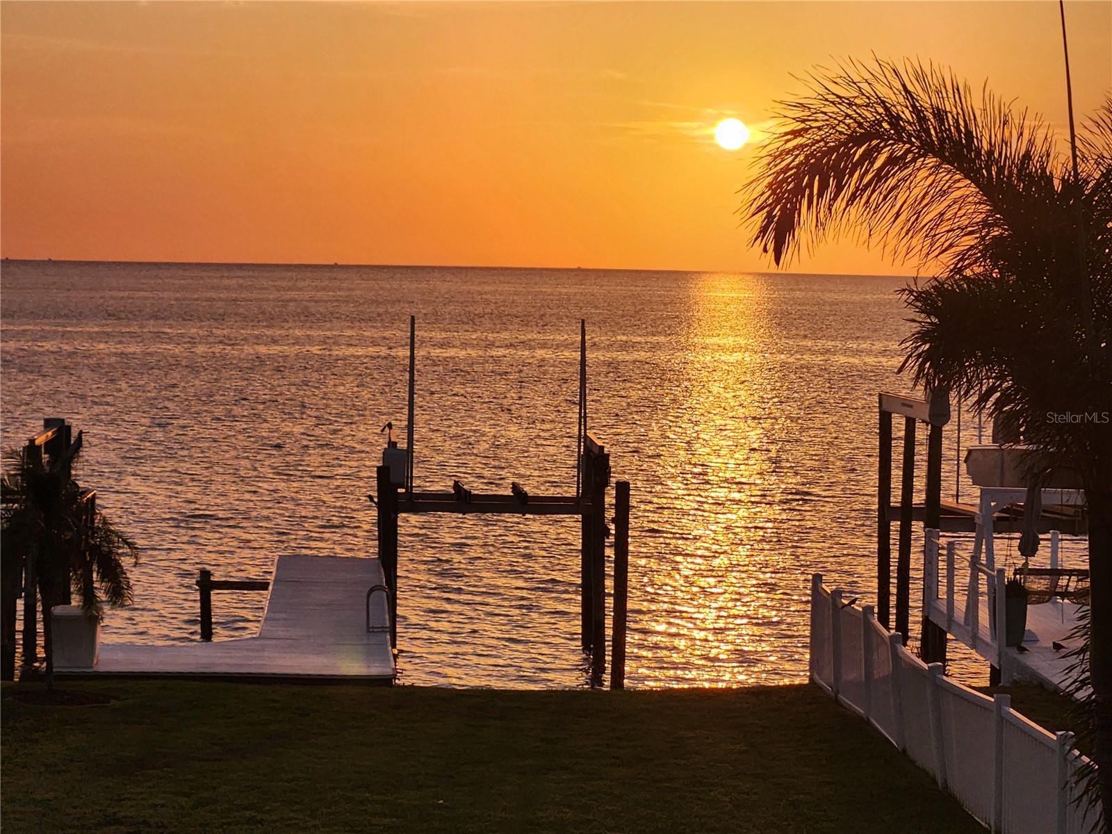 Listing photo id 90 for 5241 West Shore Drive