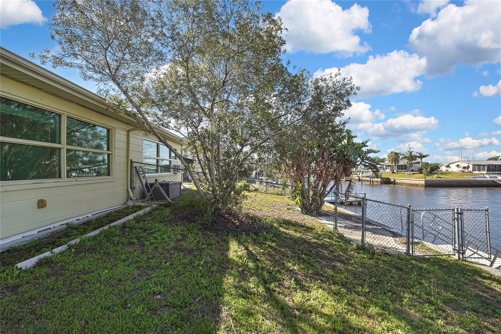 Listing photo id 52 for 12527 1st Isle