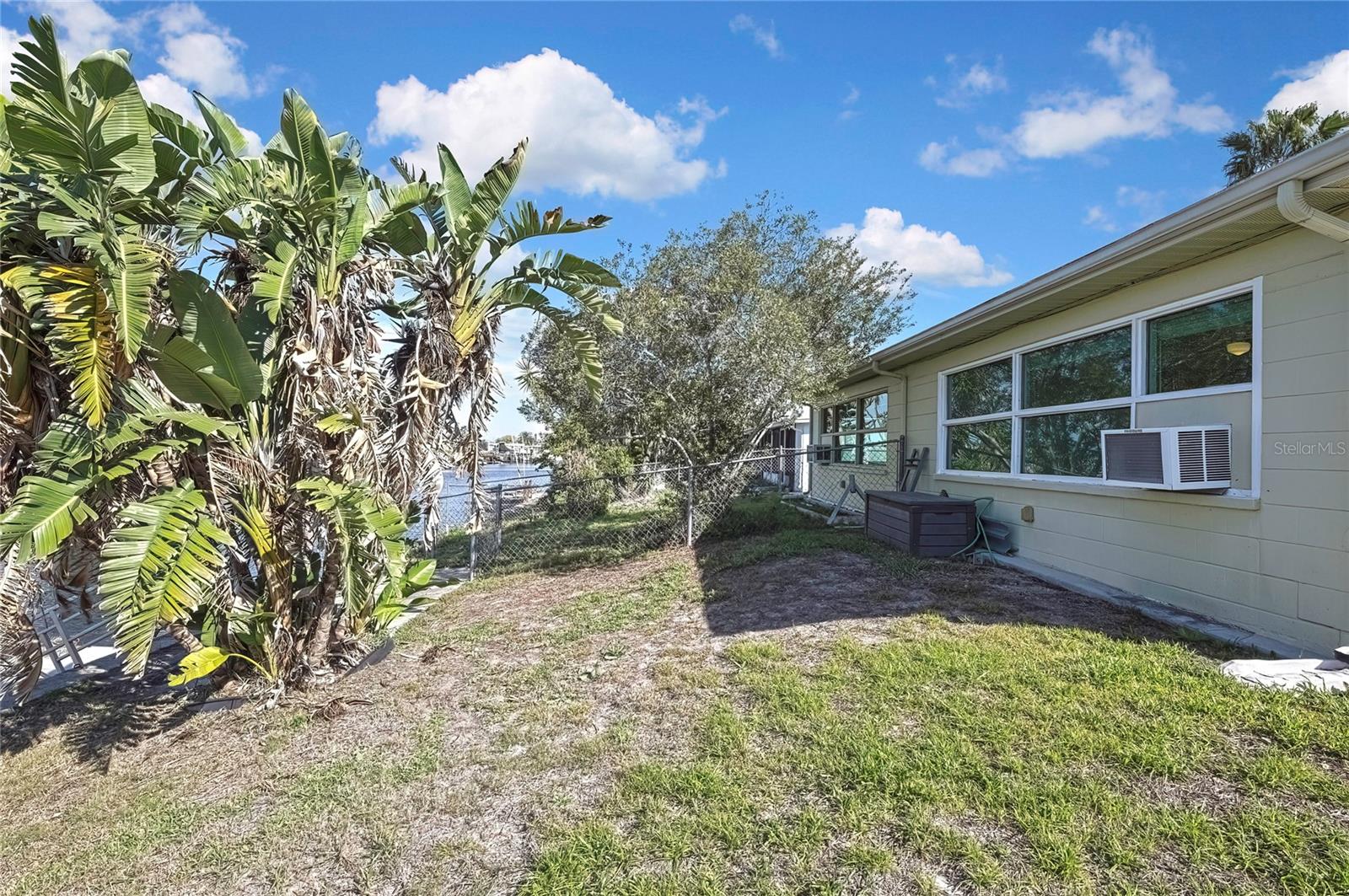 Listing photo id 57 for 12527 1st Isle