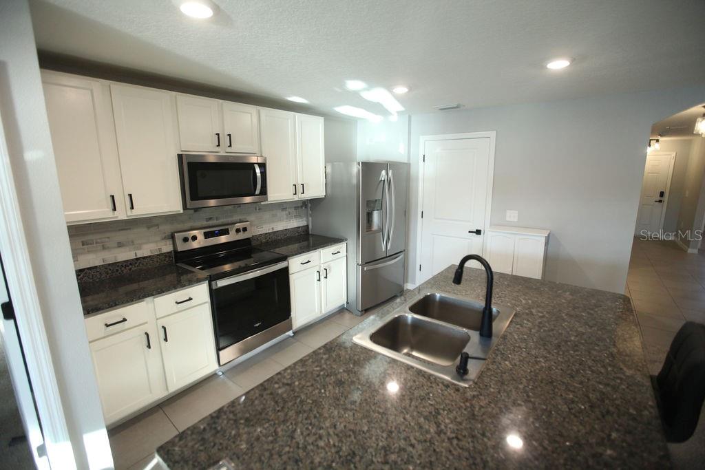 Listing photo id 9 for 7771 Davie Ray Drive
