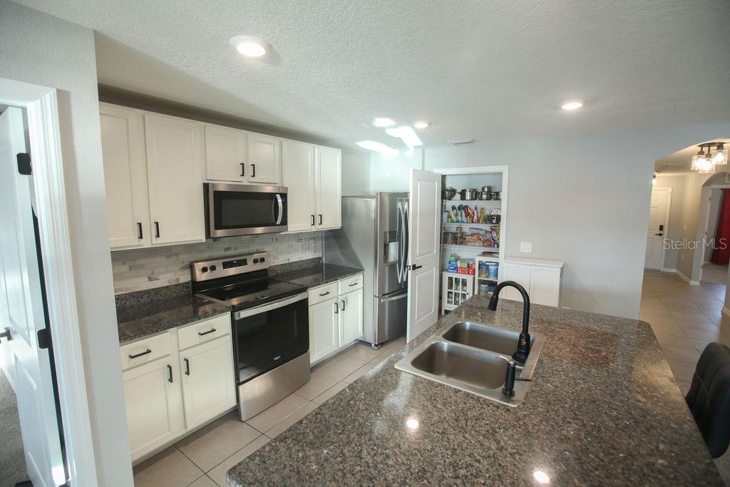 Listing photo id 10 for 7771 Davie Ray Drive