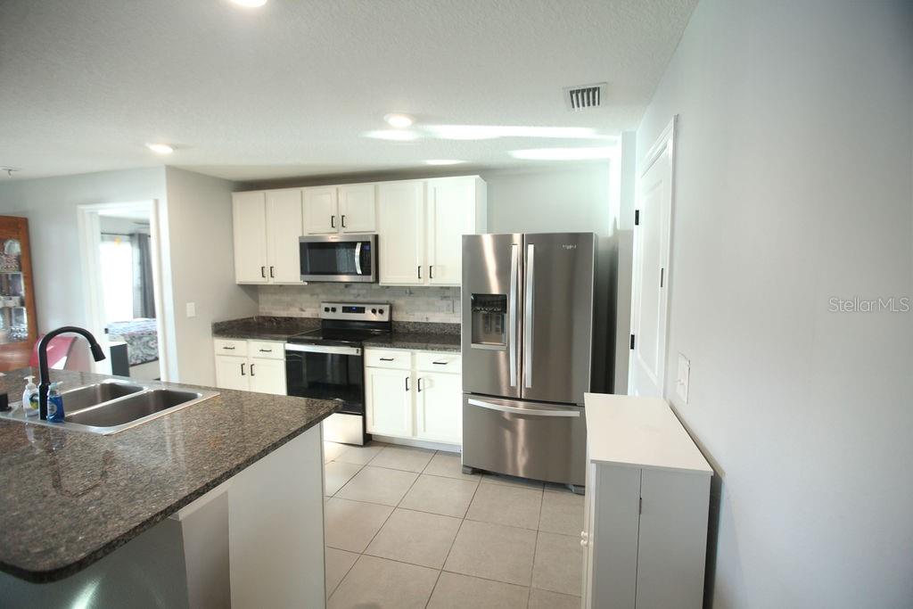 Listing photo id 11 for 7771 Davie Ray Drive