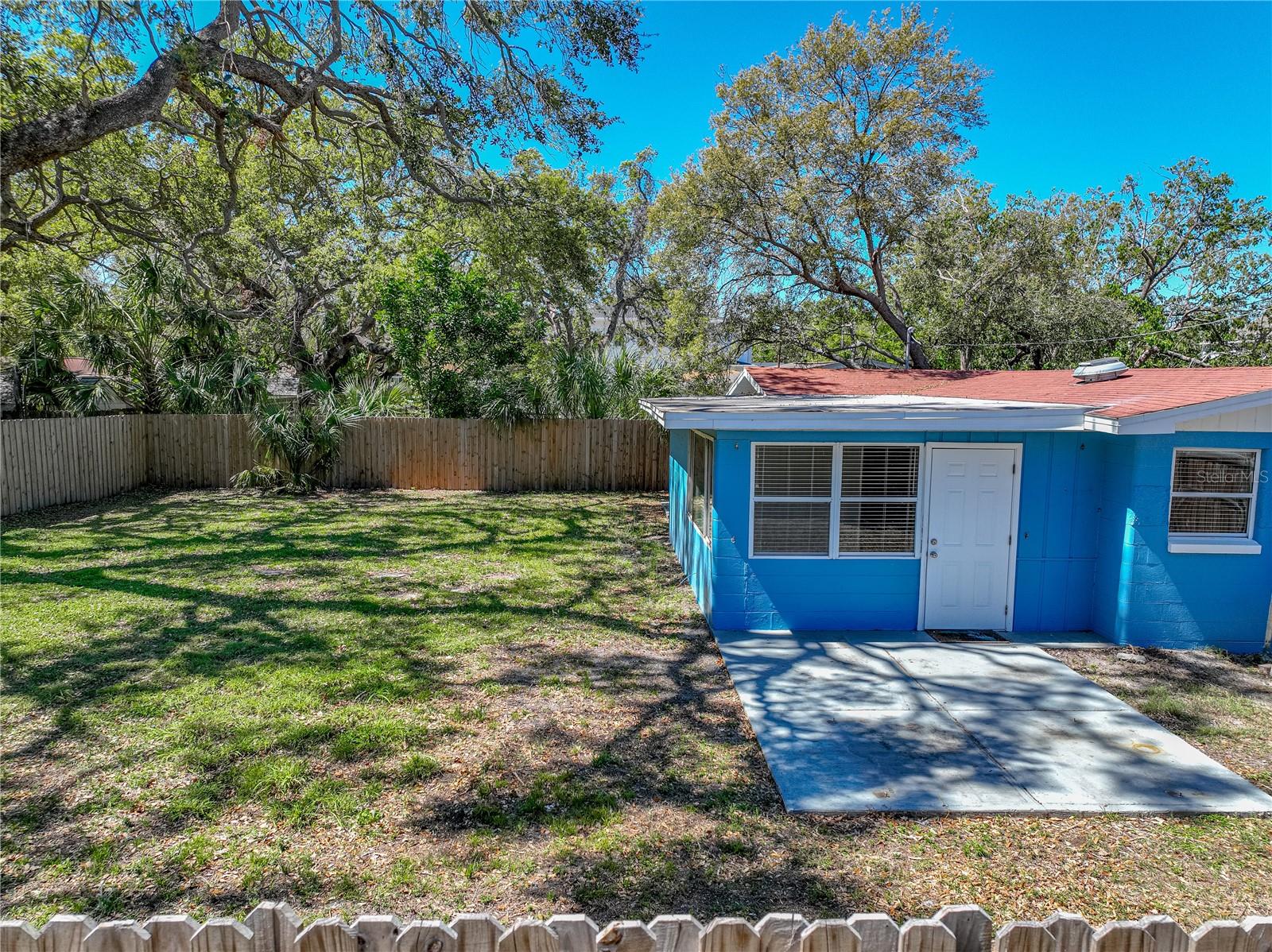 Listing photo id 36 for 2926 Elrod Avenue