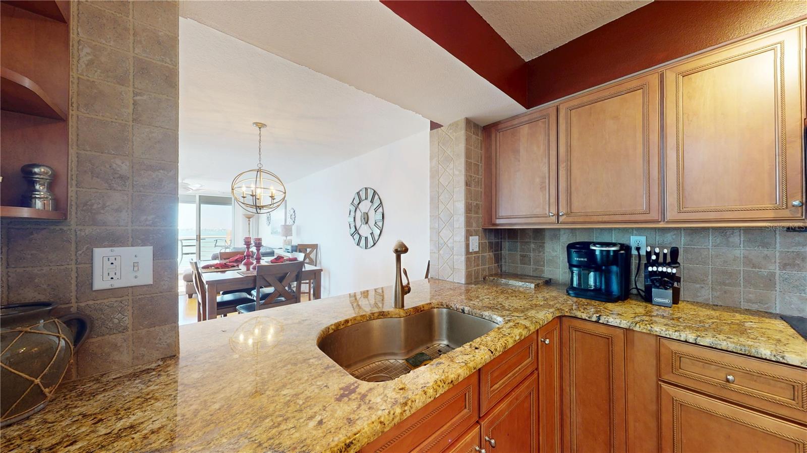 Listing photo id 10 for 6105 Bahia Del Mar Circle S 682