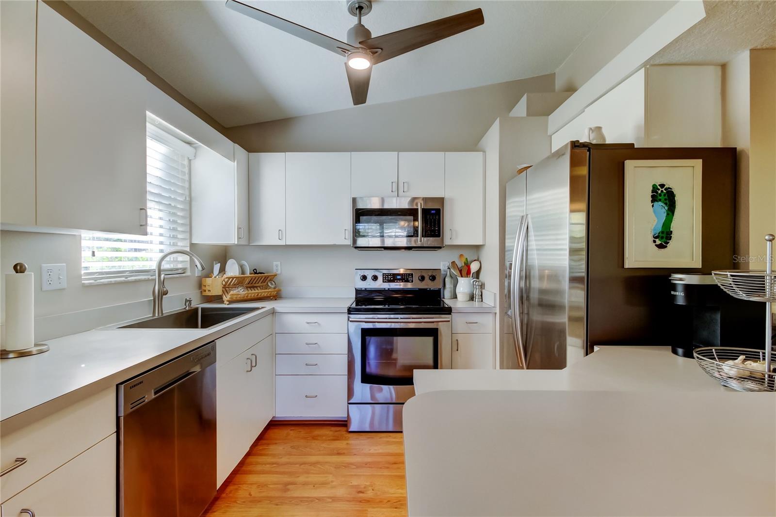 Image 7 of 58 For 510 Pine Avenue S