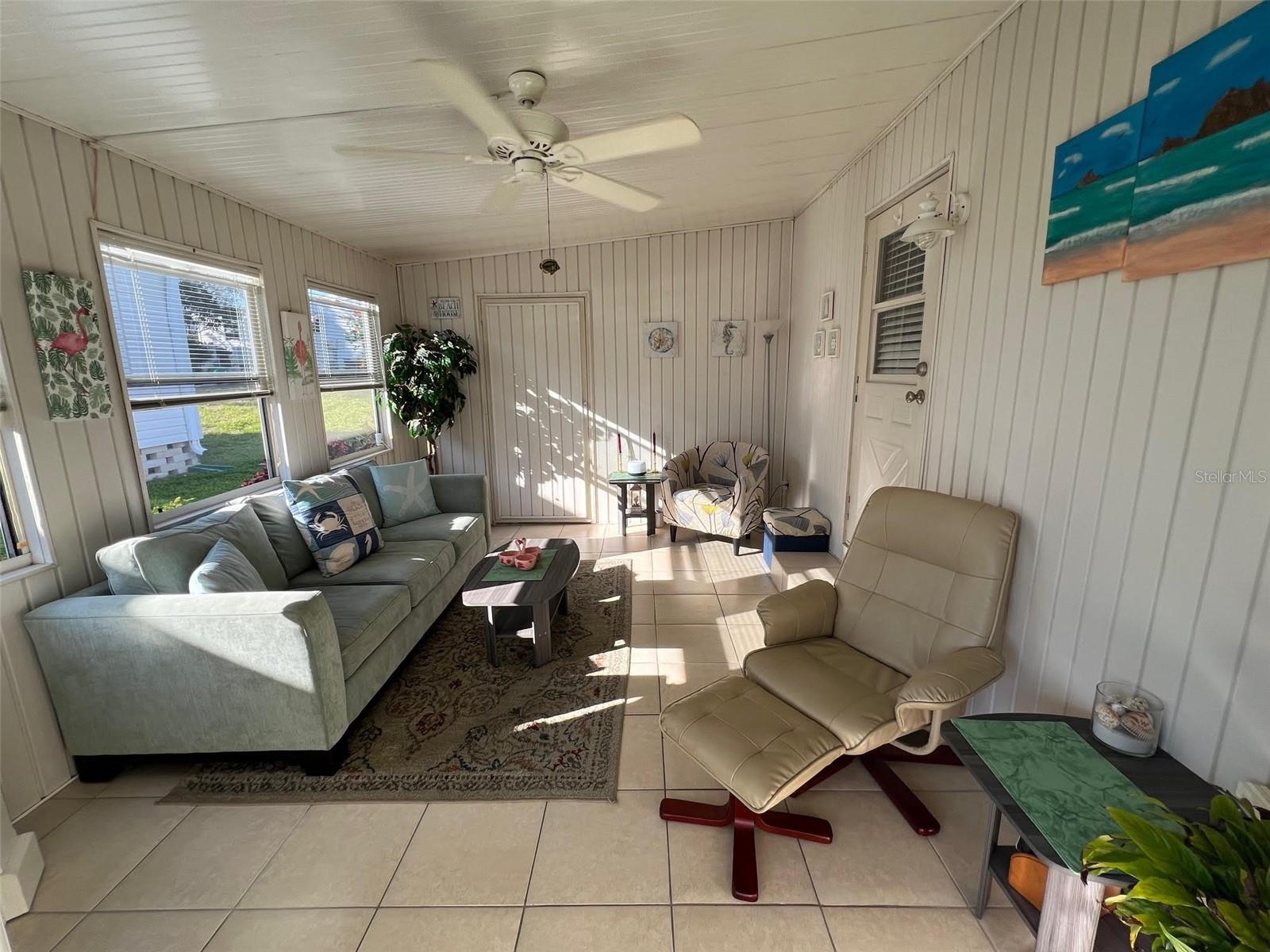 Image 12 of 35 For 575 Queen Palm Street