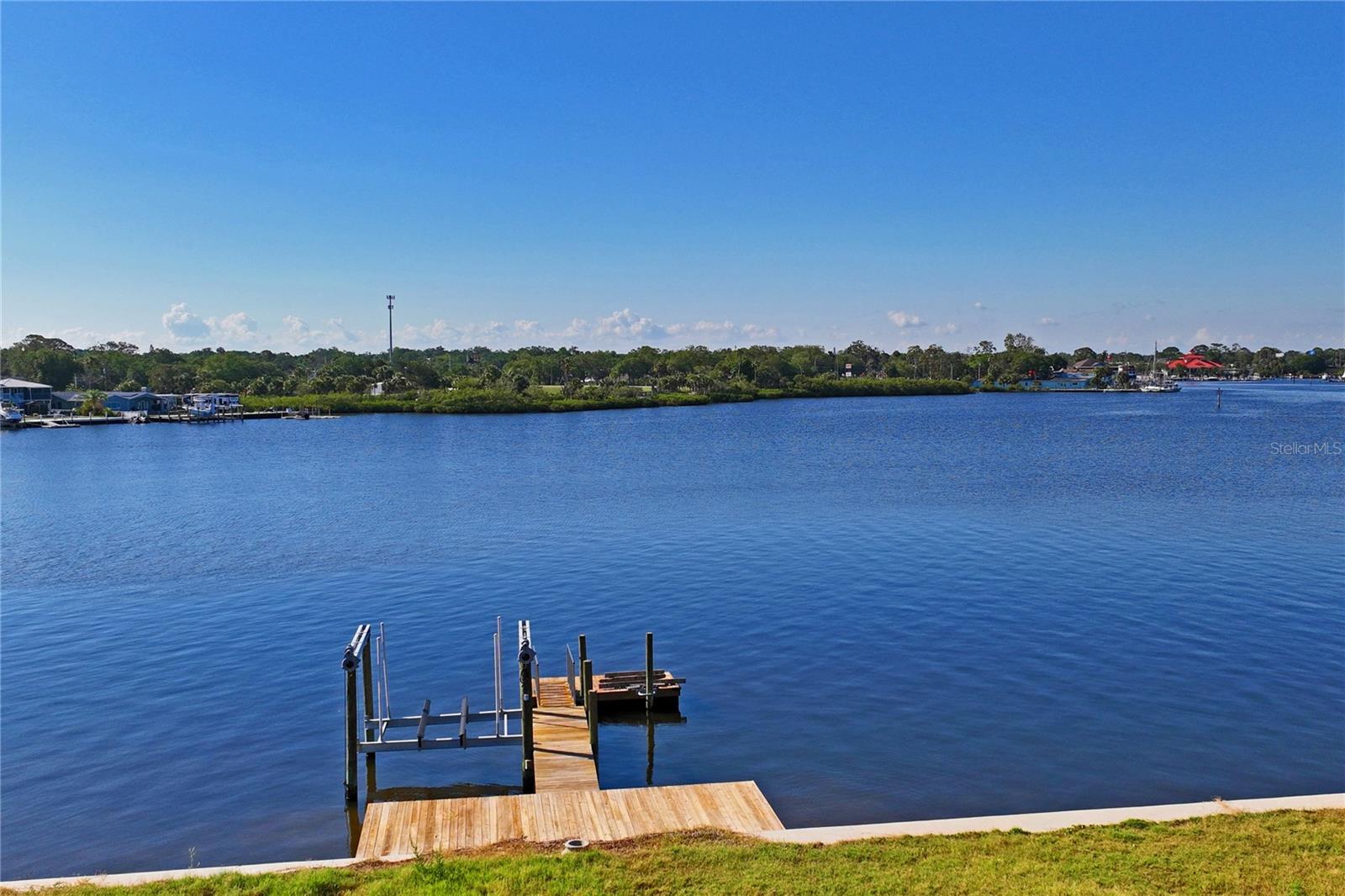 Listing photo id 13 for 5224 Miller Bayou Drive