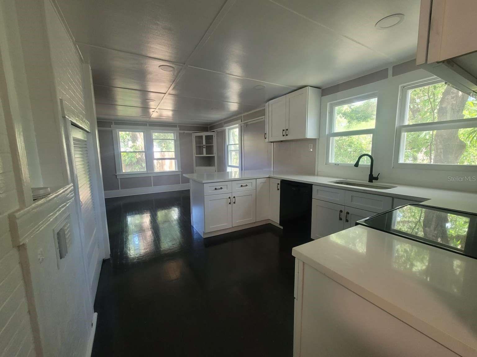 Image 8 of 24 For 5121 40th Avenue N
