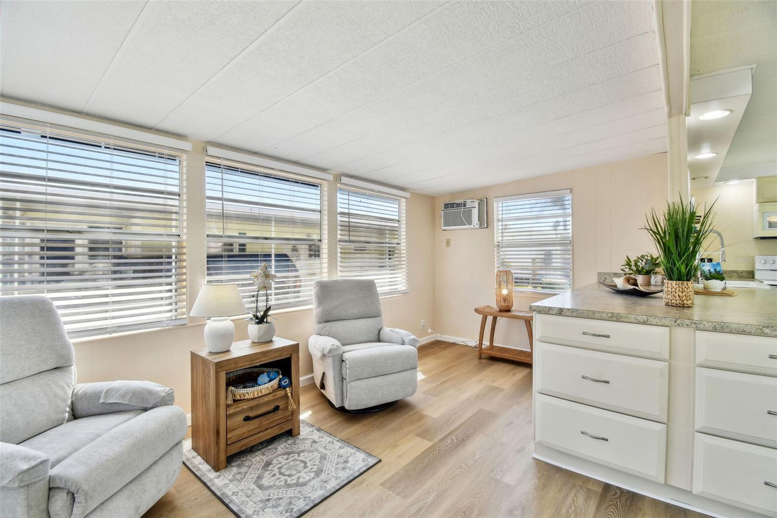 Image 10 of 74 For 12651 Seminole Boulevard 2o
