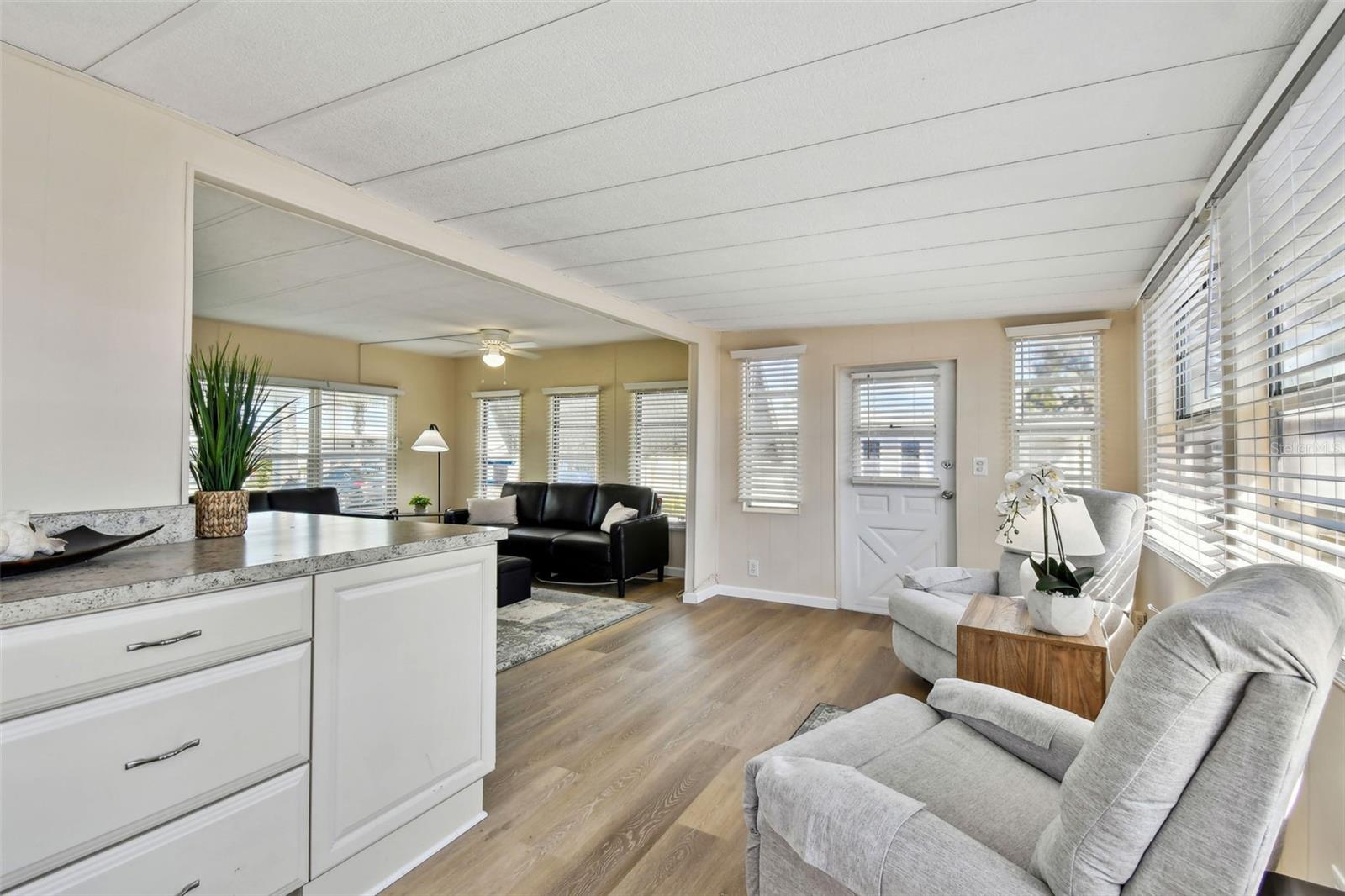Image 12 of 74 For 12651 Seminole Boulevard 2o