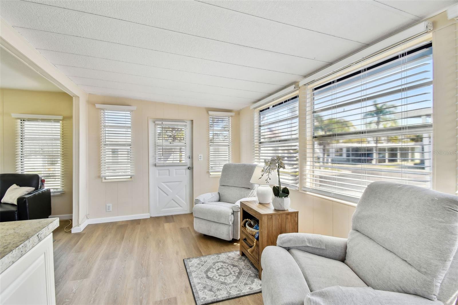 Image 13 of 74 For 12651 Seminole Boulevard 2o