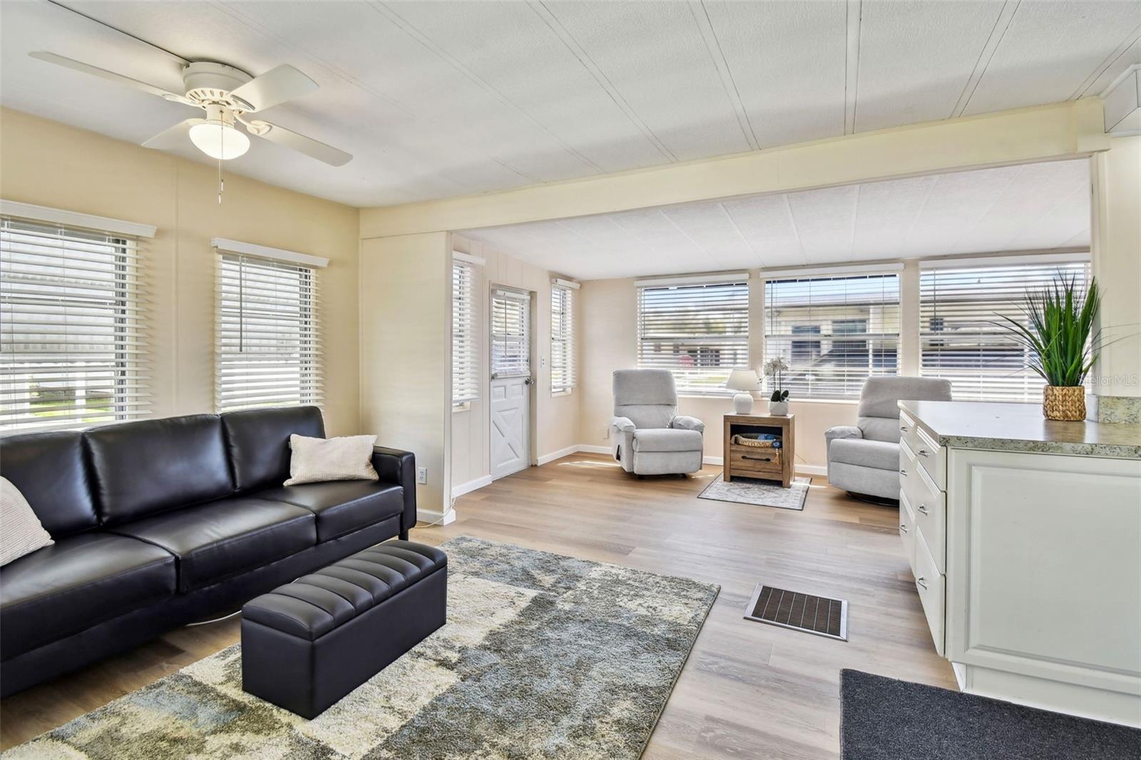 Image 16 of 74 For 12651 Seminole Boulevard 2o