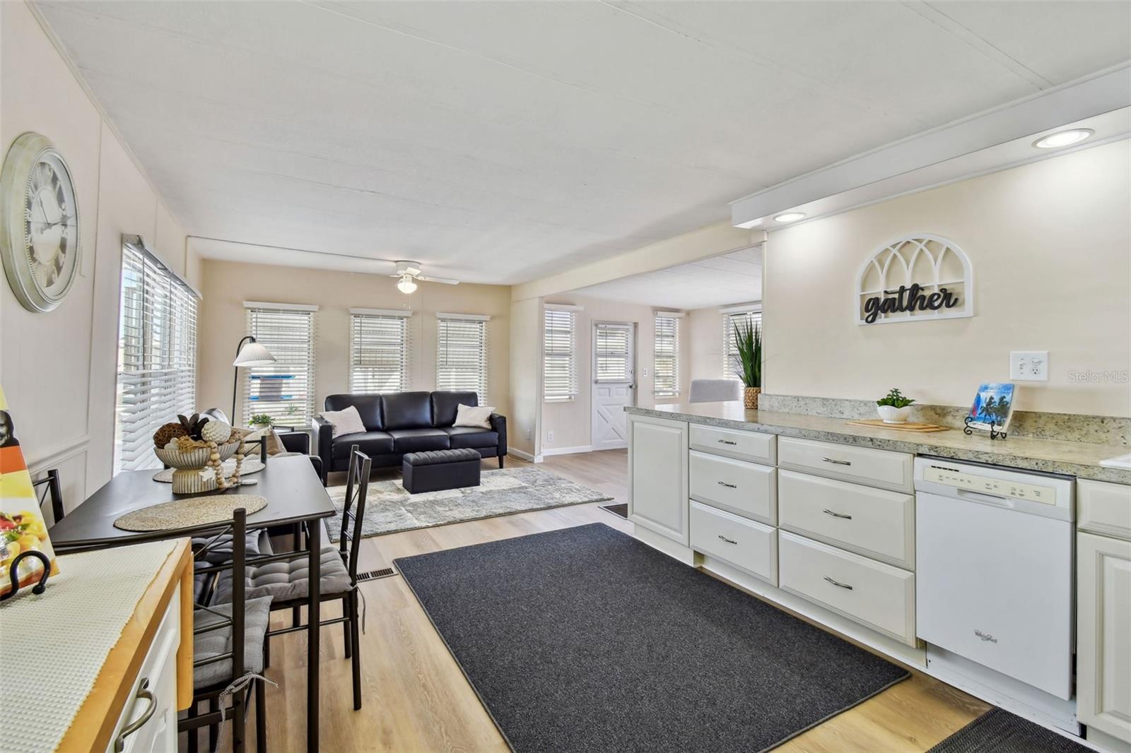 Image 19 of 74 For 12651 Seminole Boulevard 2o