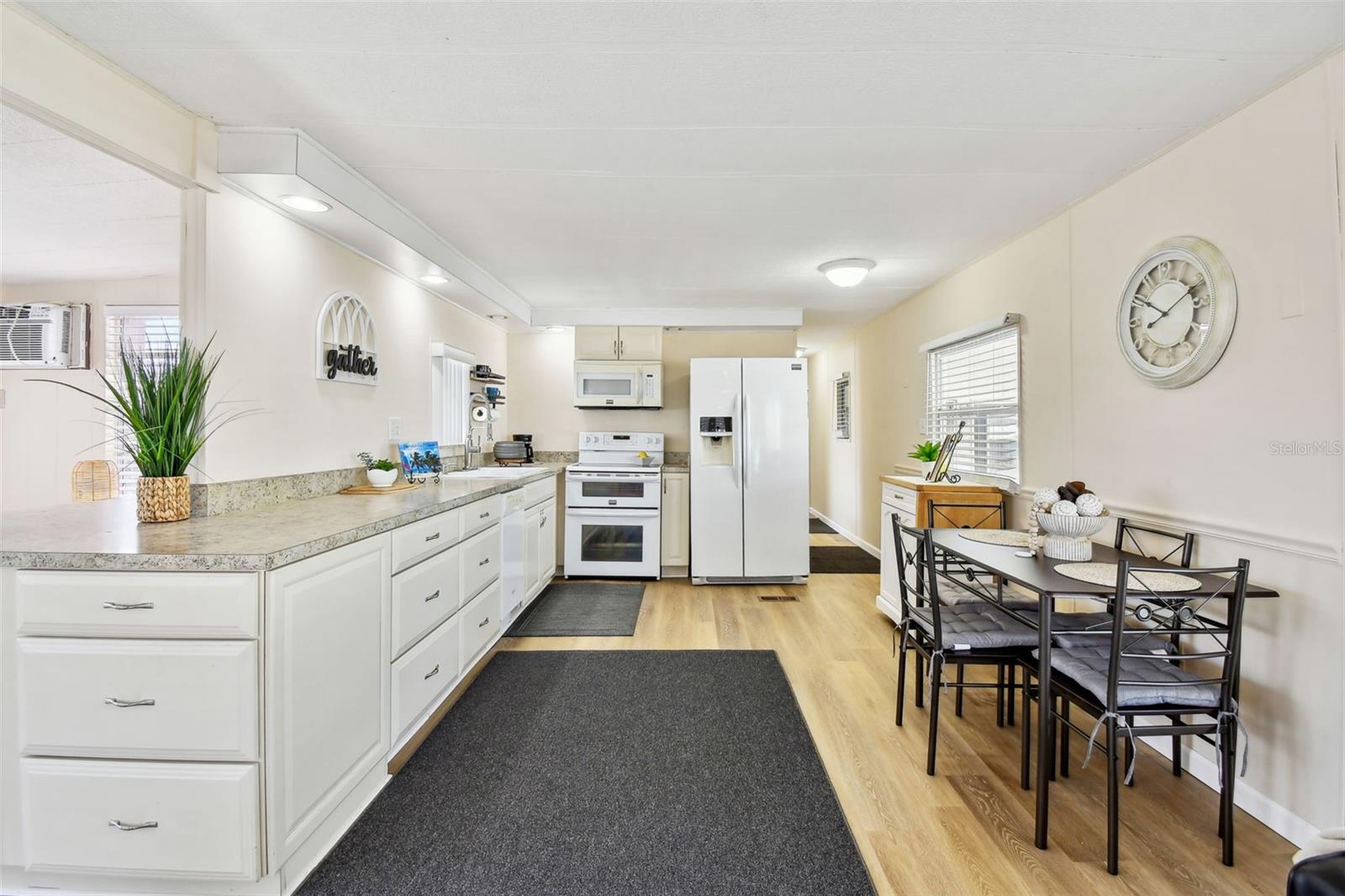 Image 22 of 74 For 12651 Seminole Boulevard 2o