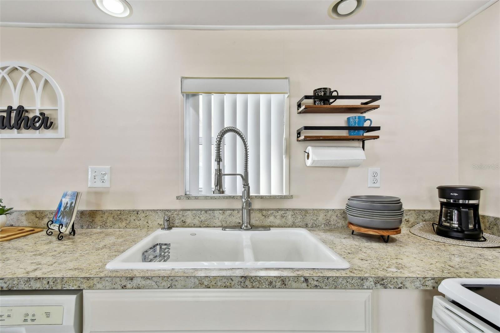 Image 23 of 74 For 12651 Seminole Boulevard 2o