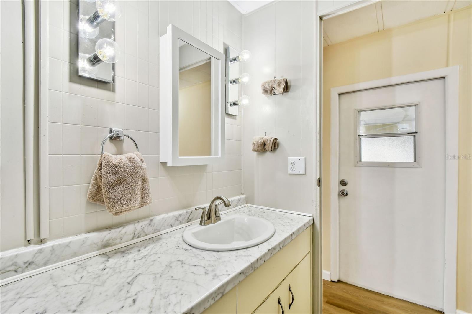 Image 29 of 74 For 12651 Seminole Boulevard 2o