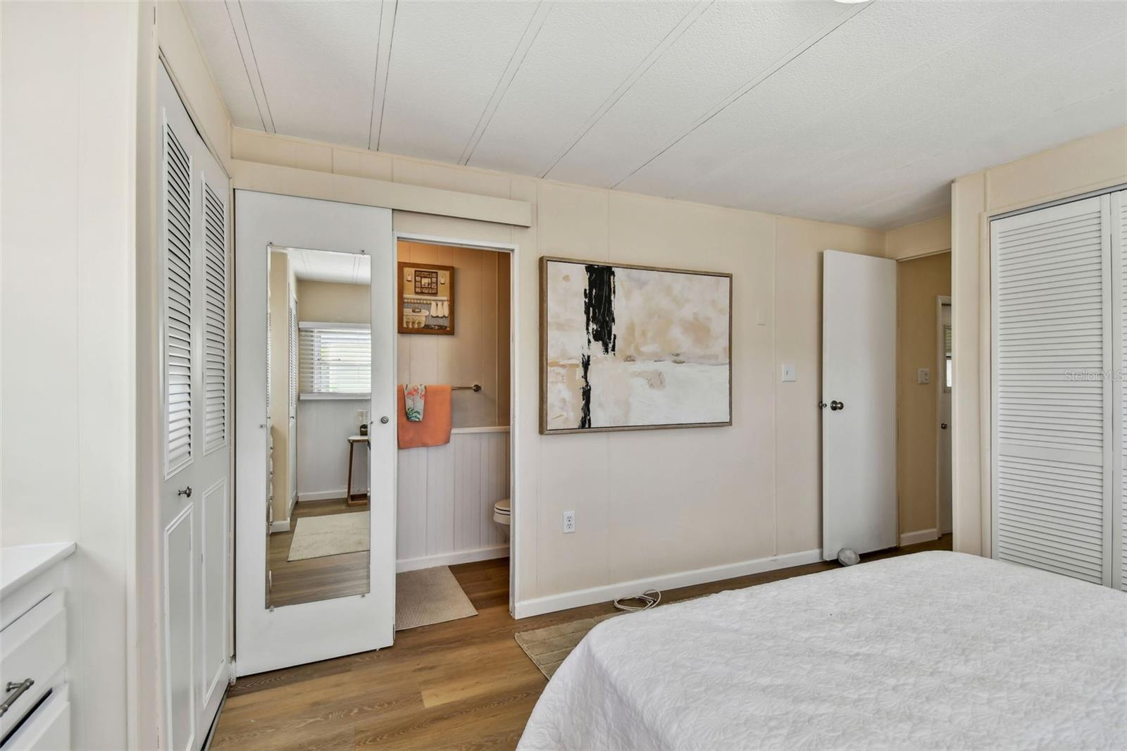 Image 33 of 74 For 12651 Seminole Boulevard 2o
