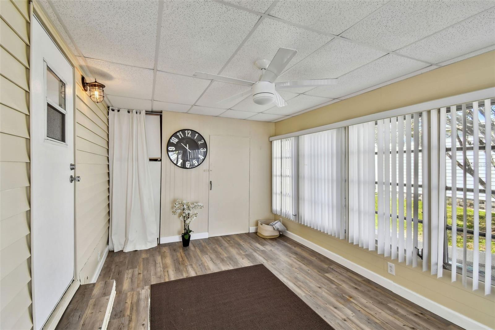 Image 39 of 74 For 12651 Seminole Boulevard 2o