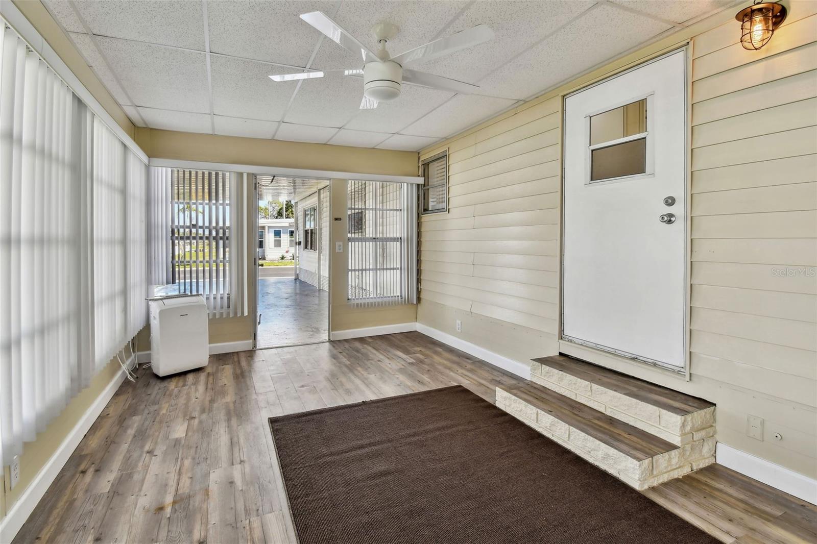 Image 40 of 74 For 12651 Seminole Boulevard 2o