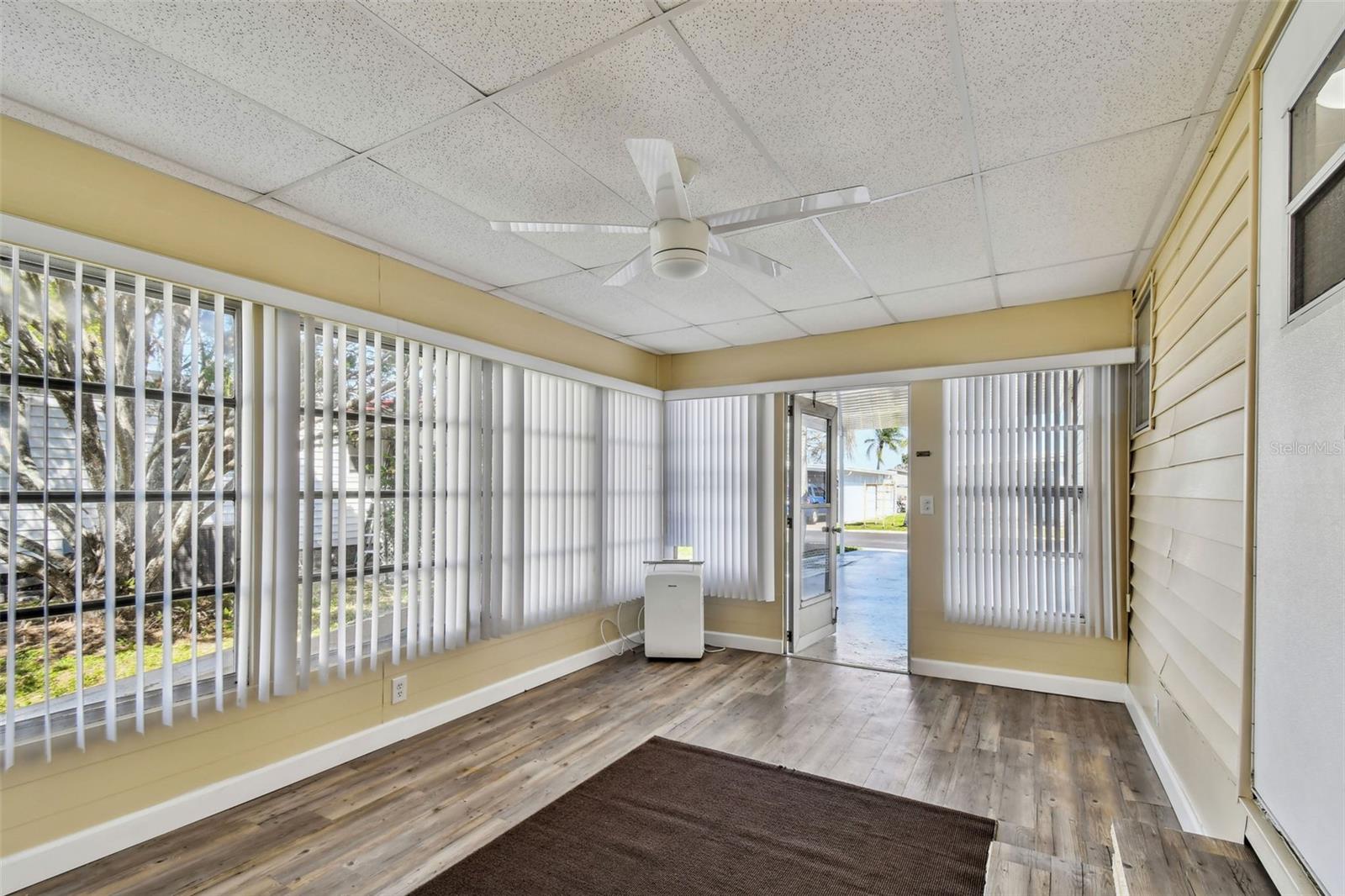 Image 41 of 74 For 12651 Seminole Boulevard 2o