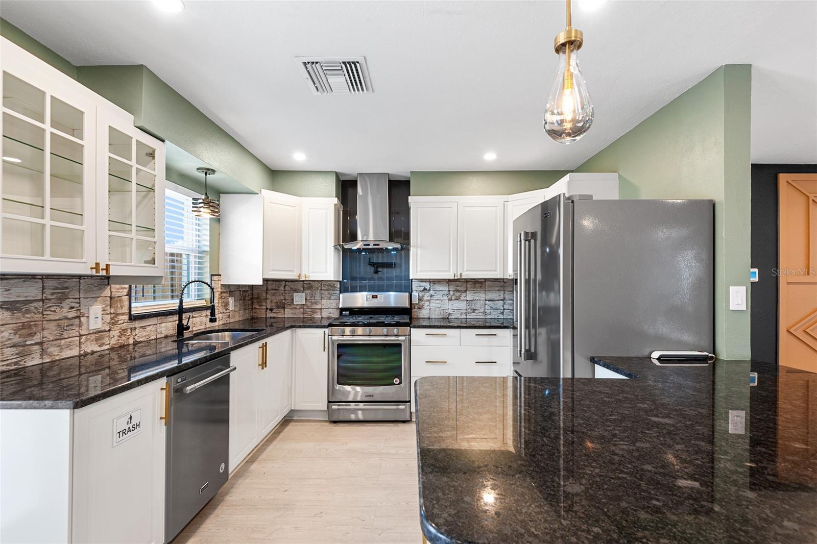 Image 10 of 35 For 810 22nd Street N
