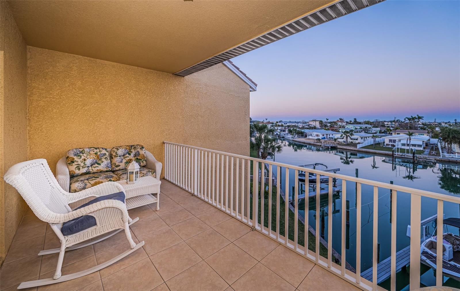 Image 20 of 46 For 11595 Gulf Boulevard 106