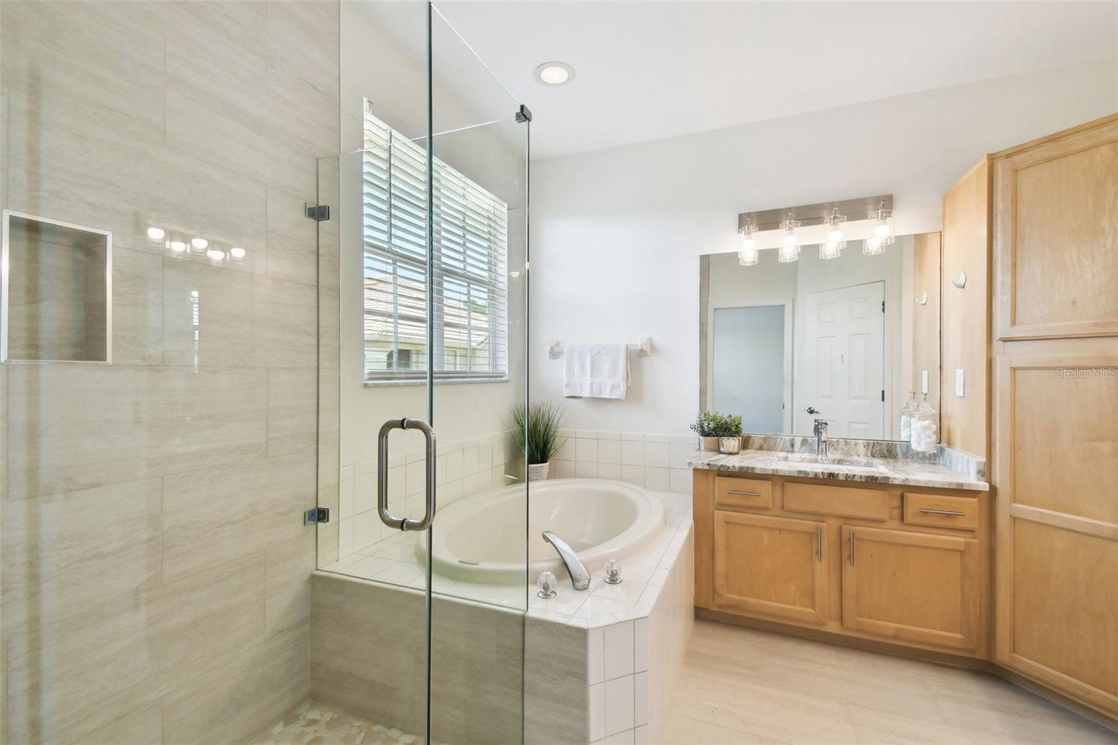 Image 30 of 71 For 14542 Mirabelle Vista Circle