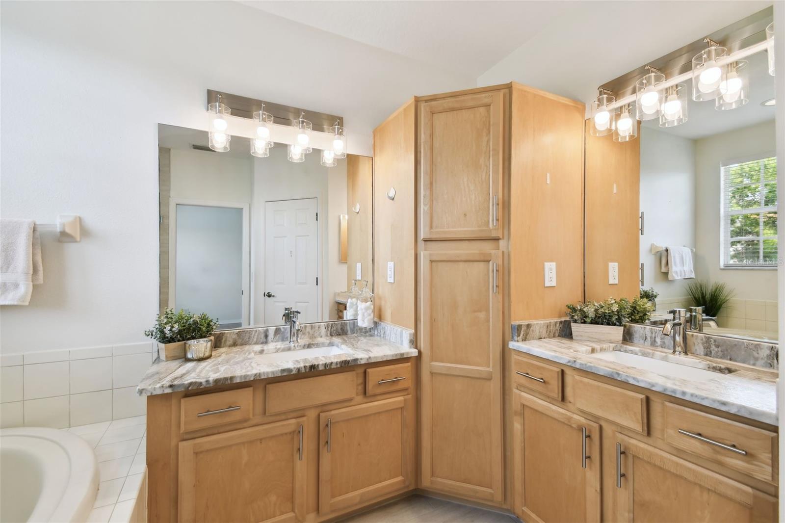 Image 32 of 71 For 14542 Mirabelle Vista Circle