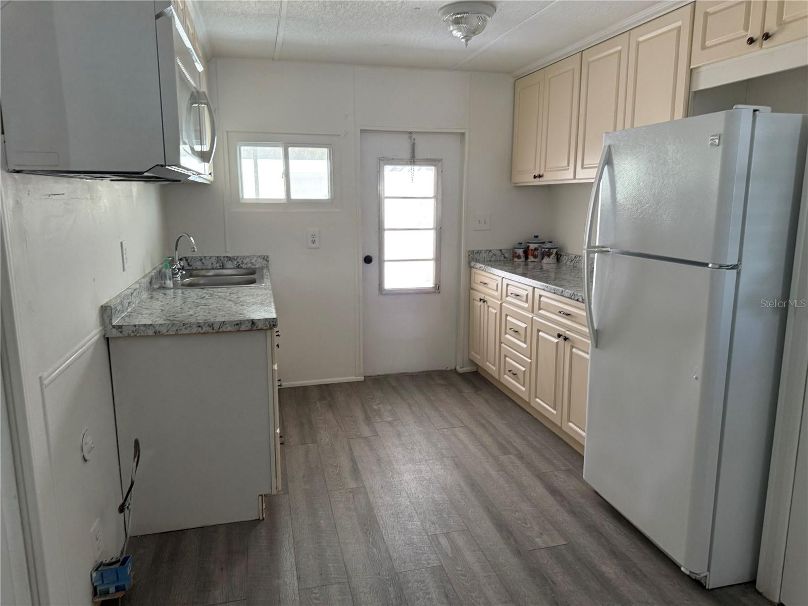 Image 3 of 22 For 12124 Thornridge Street