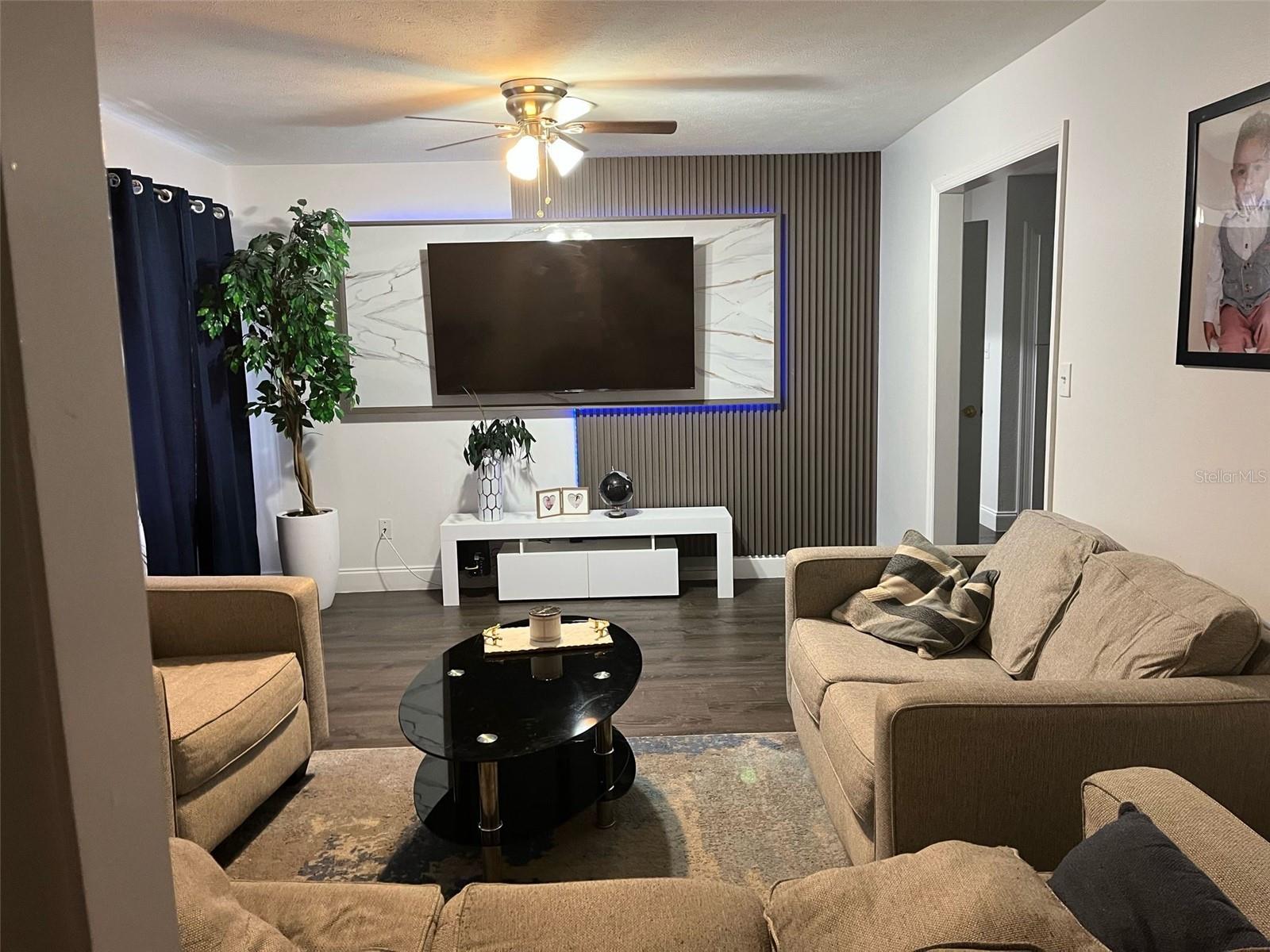 Listing photo id 9 for 2710 Osborne Avenue 1