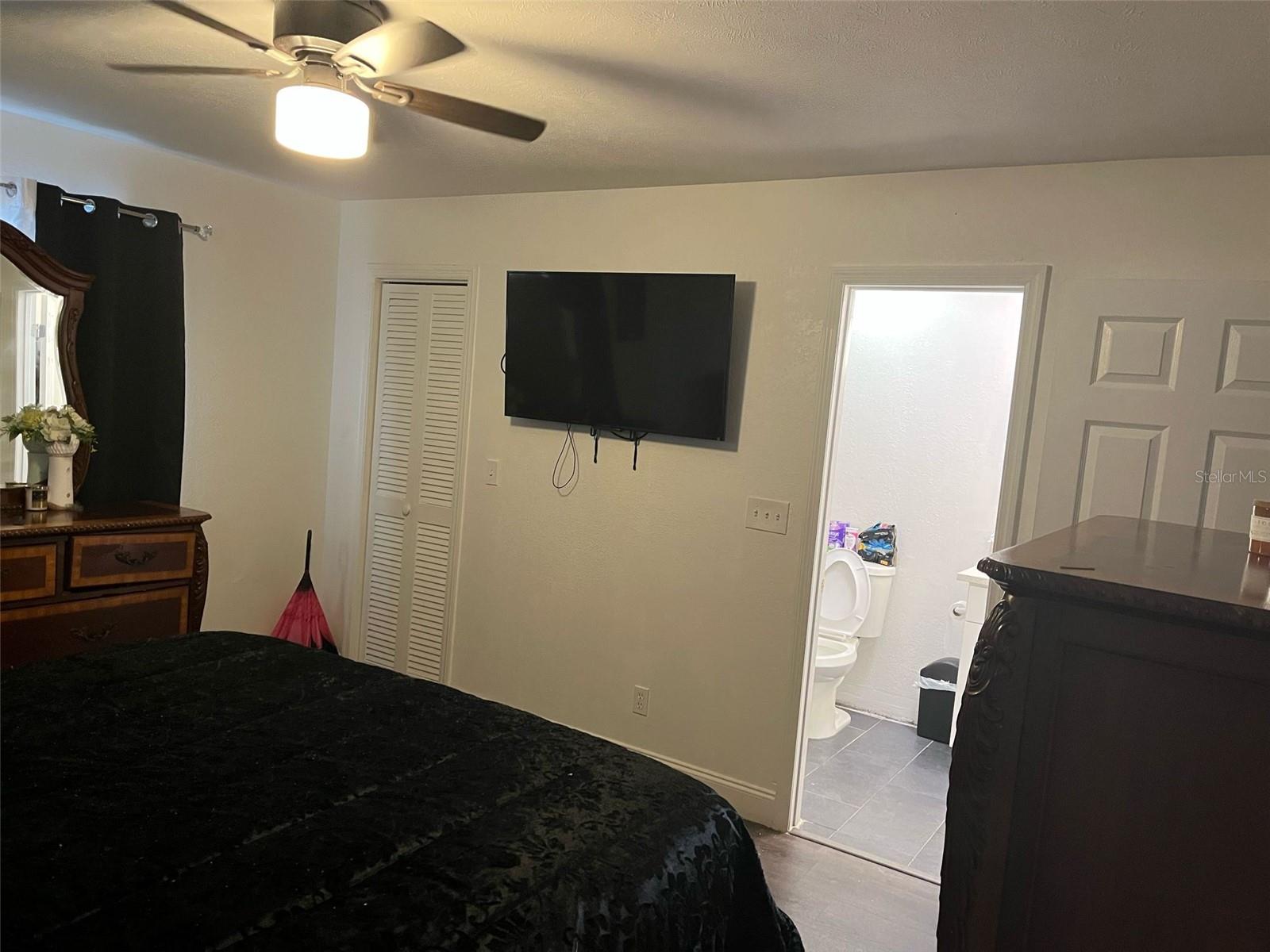 Listing photo id 11 for 2710 Osborne Avenue 1