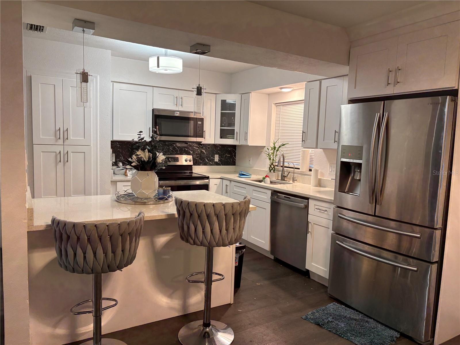 Listing photo id 4 for 2710 Osborne Avenue 1