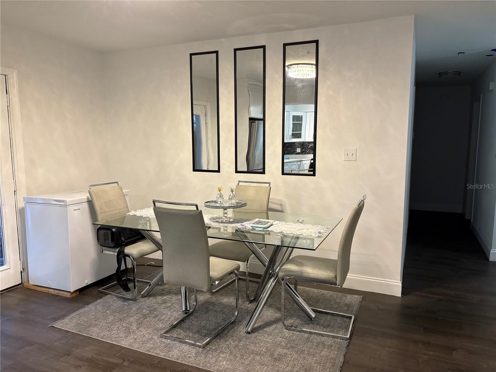 Listing photo id 5 for 2710 Osborne Avenue 1