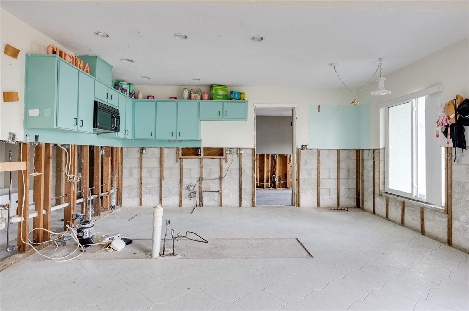 Image 10 of 39 For 300 Westwinds Drive