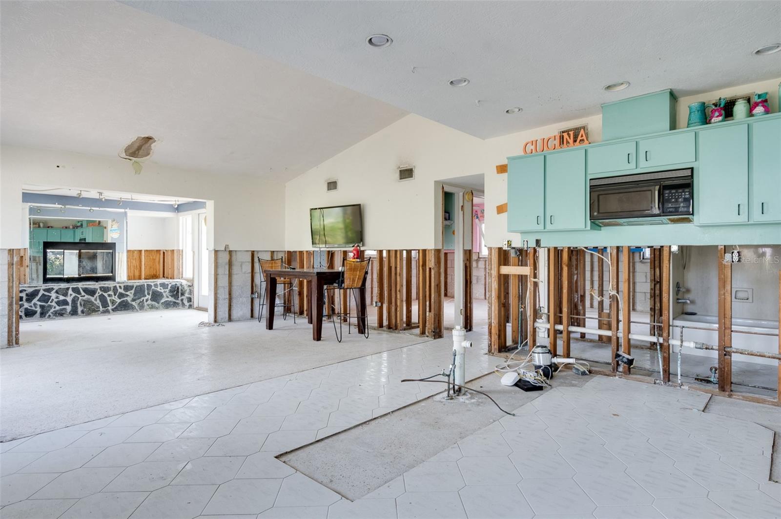 Image 11 of 39 For 300 Westwinds Drive