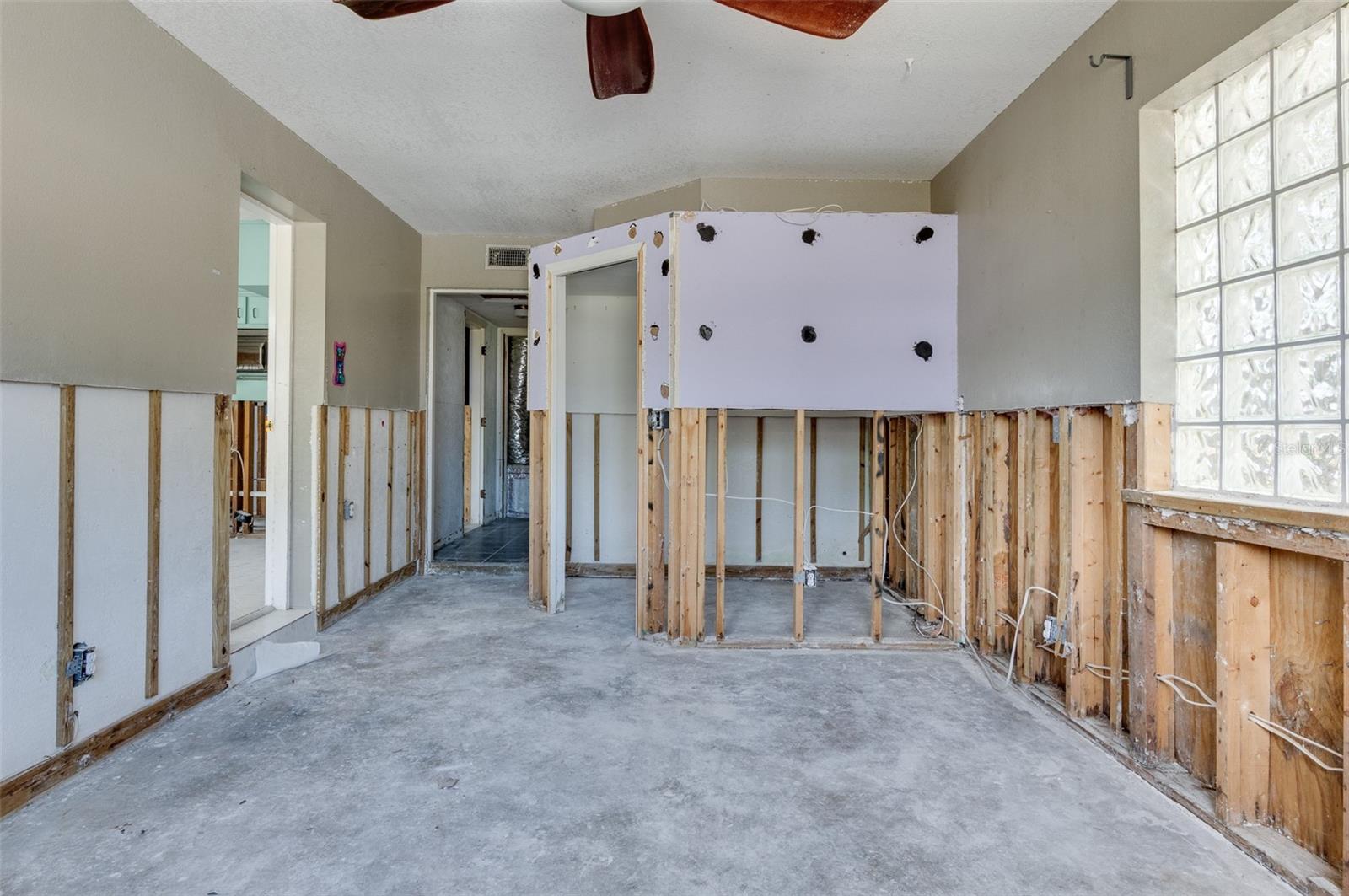 Image 13 of 39 For 300 Westwinds Drive