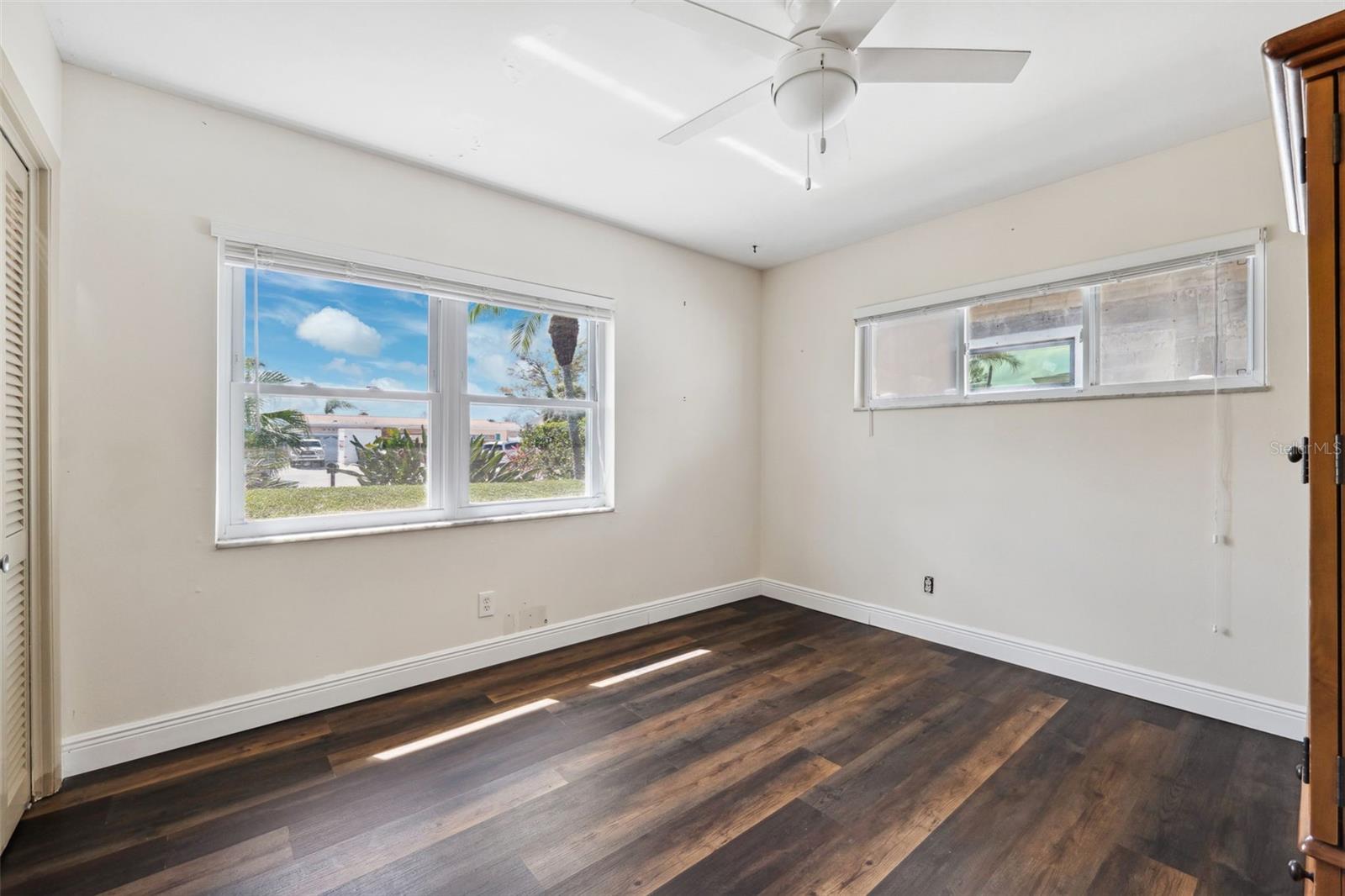 Listing photo id 63 for 3906 Versailles Drive