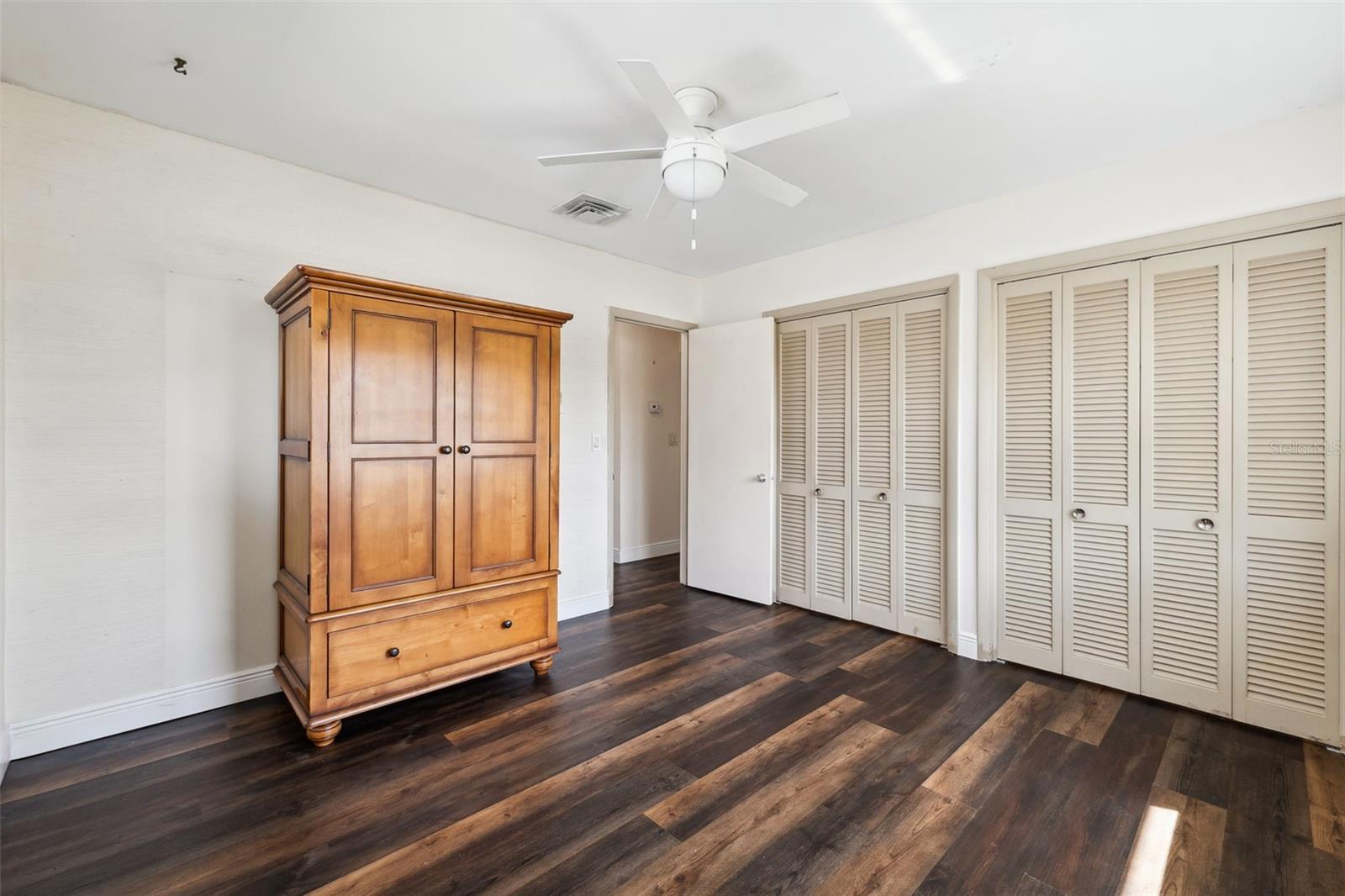 Listing photo id 64 for 3906 Versailles Drive