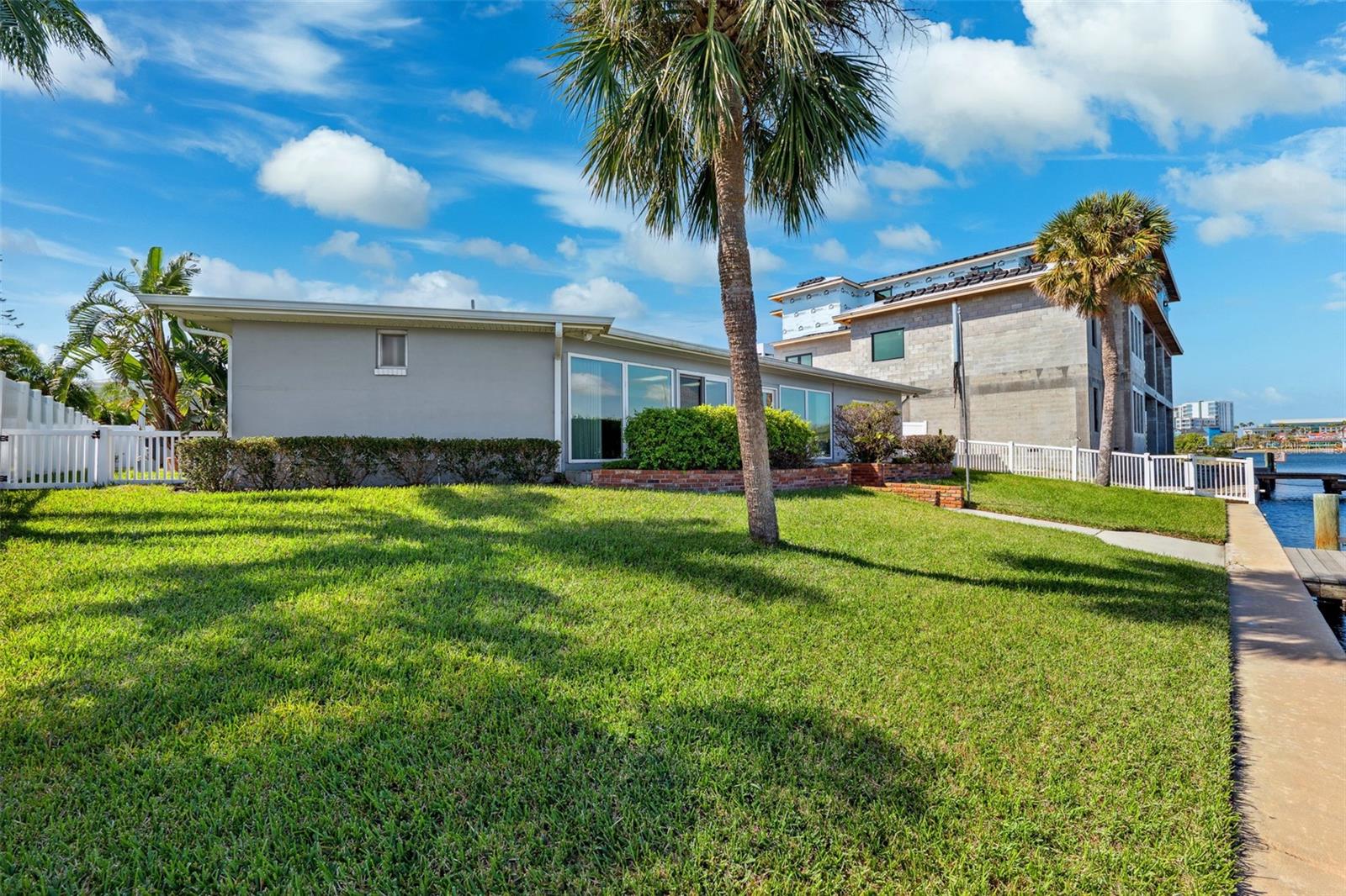 Listing photo id 65 for 3906 Versailles Drive