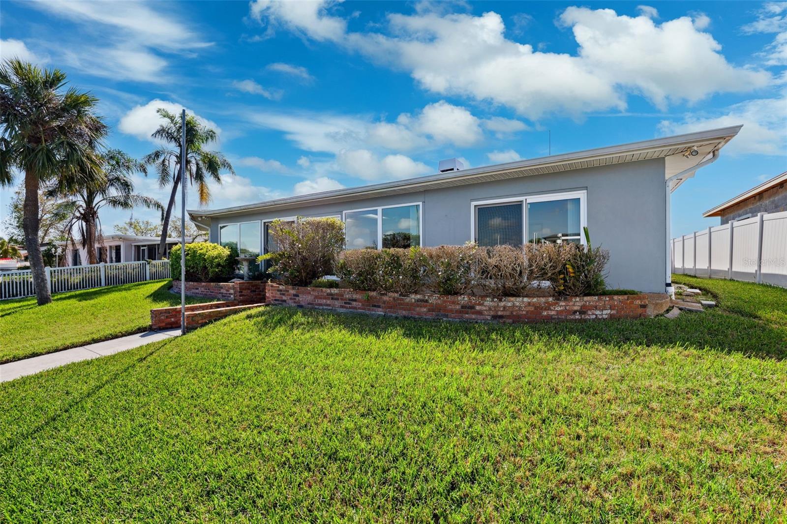 Listing photo id 69 for 3906 Versailles Drive
