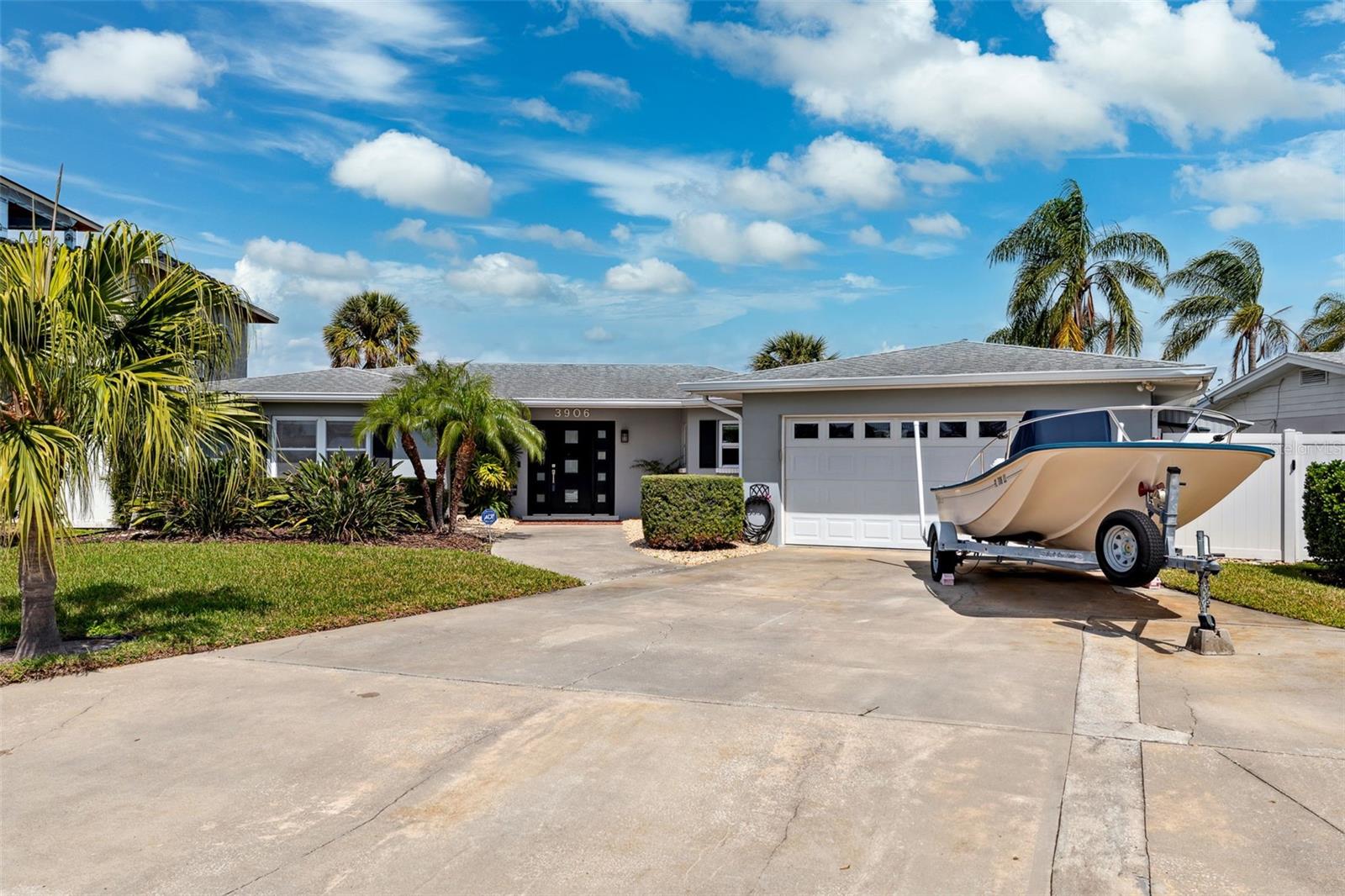 Listing photo id 70 for 3906 Versailles Drive