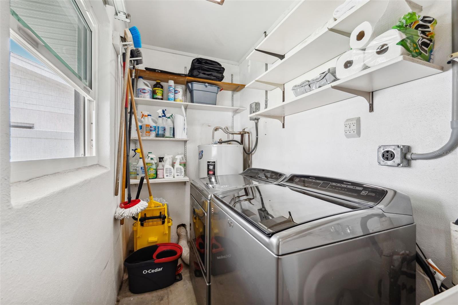 Listing photo id 72 for 3906 Versailles Drive
