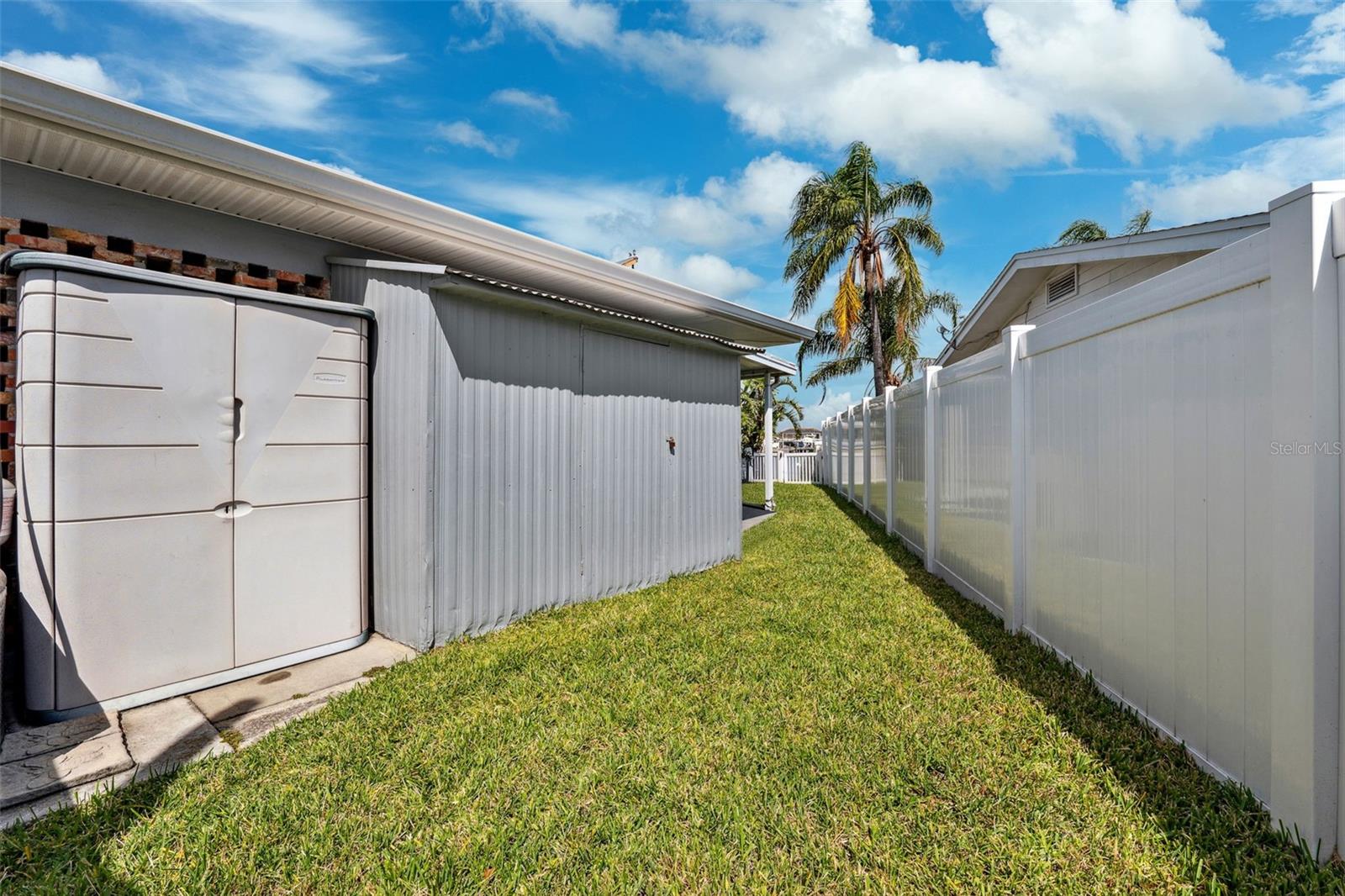 Listing photo id 76 for 3906 Versailles Drive